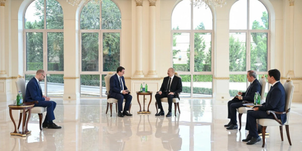 Avstriya səfiri İlham Əliyevə etimadnaməsini azərbaycanca təqdim edib
