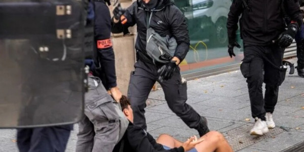 Parisdə məktəblilər iğtişaş törətdi, polis müdaxilə etdi