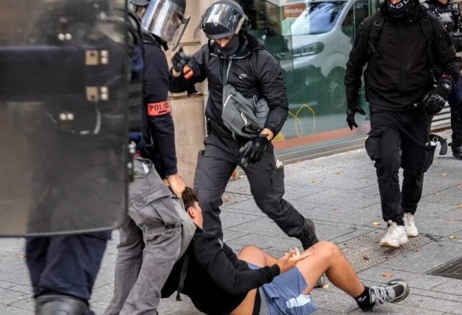 Parisdə məktəblilər iğtişaş törətdi, polis müdaxilə etdi
