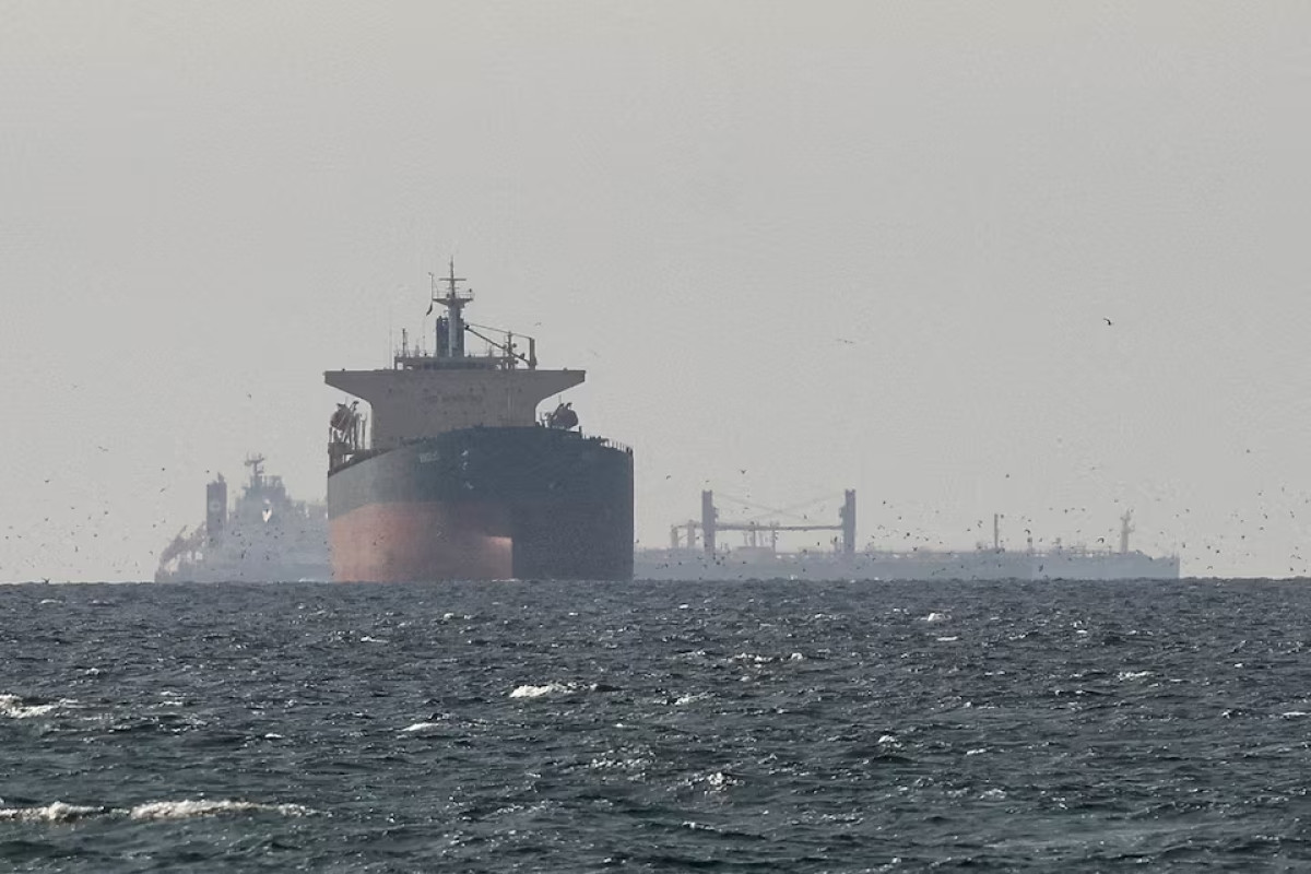 İraq Hörmüz boğazından neft çıxarmaq üçün tanker axtarır