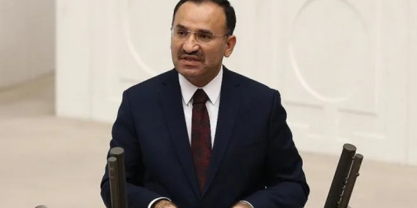 Bəkir Bozdağ istefa verdi