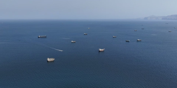 Hörmüz boğazında neft savaşı: İraq tanker donanmasını gücləndirir