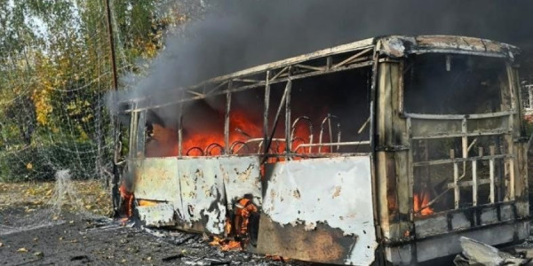 İki sərnişin avtobusu vuruldu: