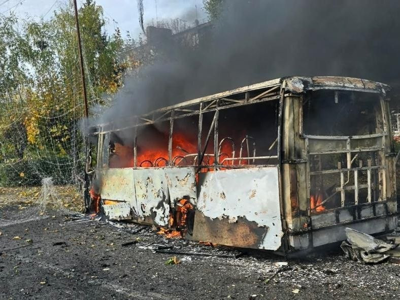 İki sərnişin avtobusu vuruldu: