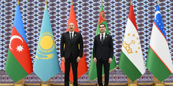 Berdiməhəmmədov Əliyevi qarşıladı