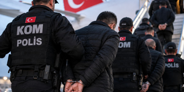 Türkiyədə cinayətkarlara qarşı böyük əməliyyat: 714 qaçaq ölkəyə qaytarıldı