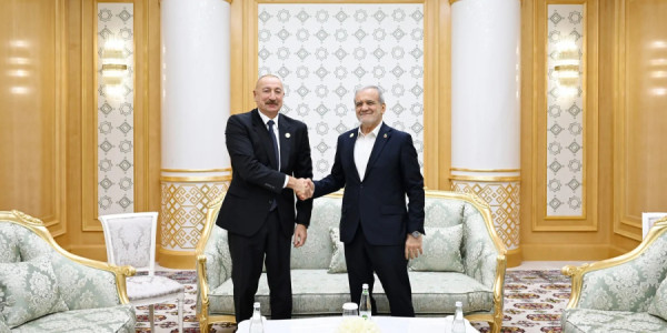 İlham Əliyevin İran Prezidenti ilə görüşü keçirilib -