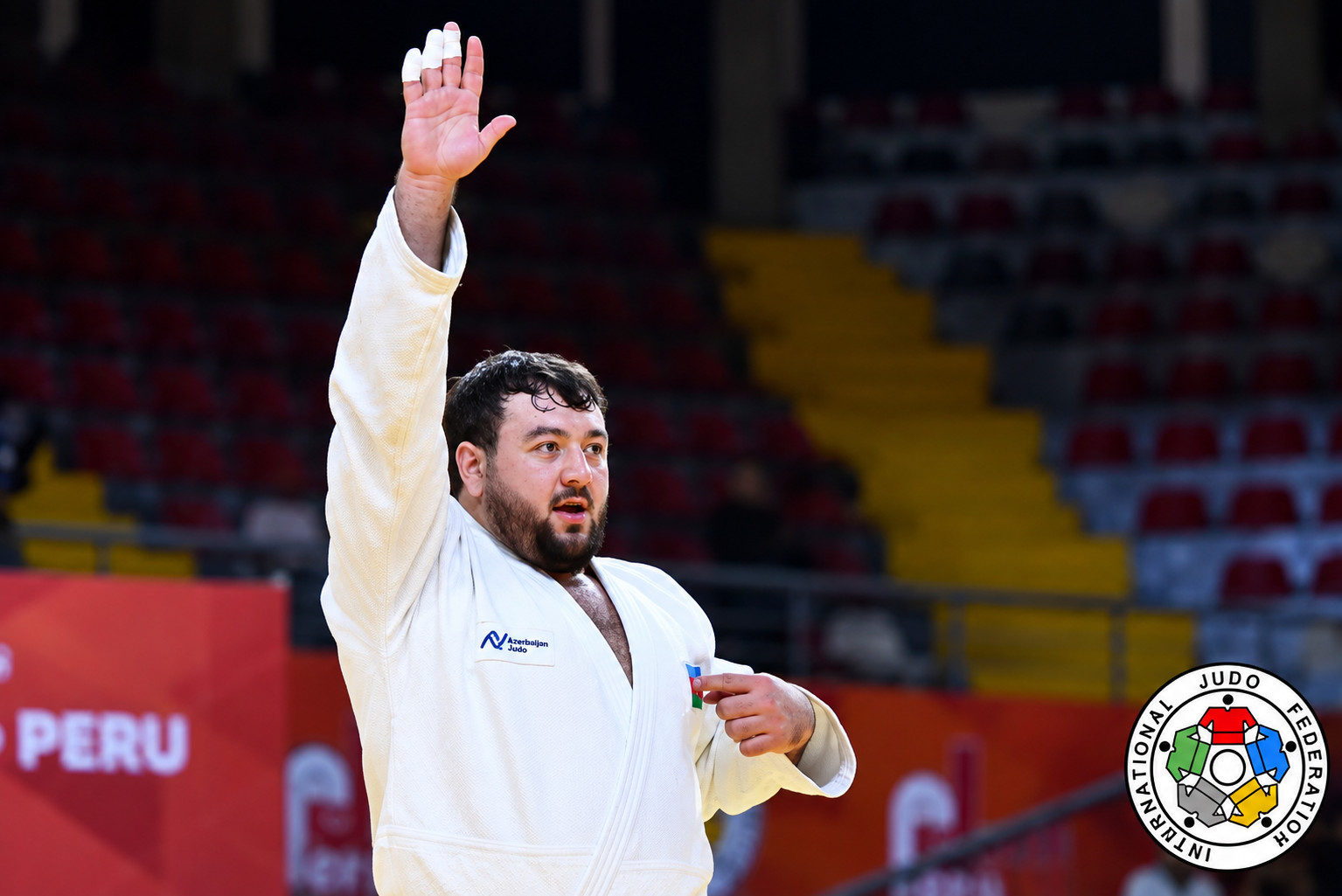 Kənan Nəsibov Bakıda keçirilən dünya çempionatında ilk qələbəsini qazanıb