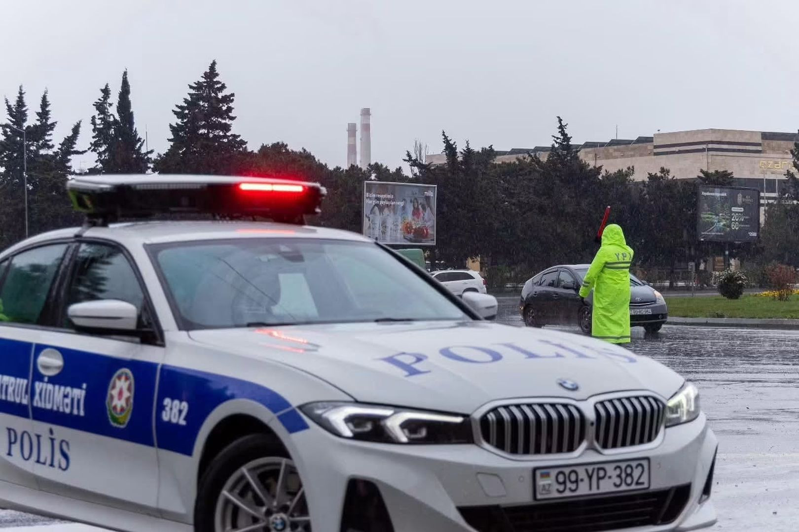DYP yağışlı və dumanlı hava ilə bağlı sürücülərə müraciət edib