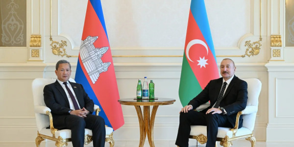 İlham Əliyevin Kambocanın Baş naziri ilə məhdud tərkibdə görüşü olub