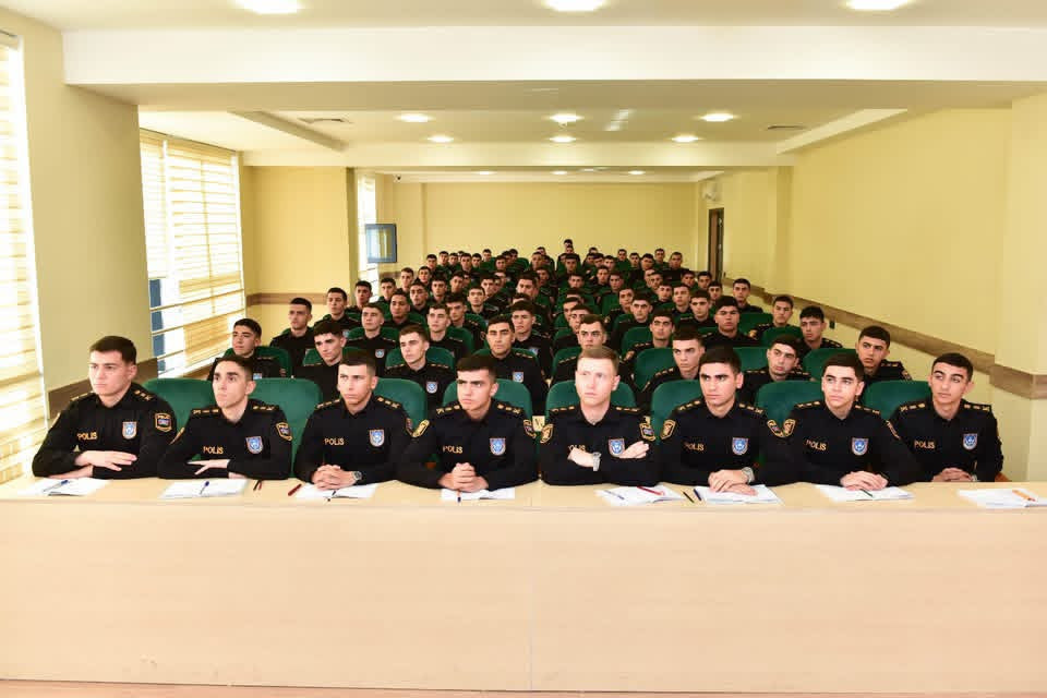 Polis Akademiyasında təcrübəli mütəxəssislərin iştirakı ilə dərslər keçirilir