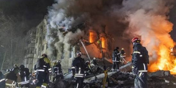 Xarkovda yaşayış binasına PUA zərbəsi: yuxarı mərtəbələr dağıldı