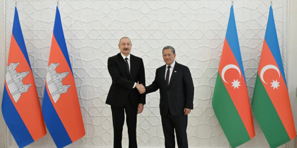Prezident İlham Əliyev və Kambocanın Baş naziri mətbuata bəyanatlarla çıxış edirlər