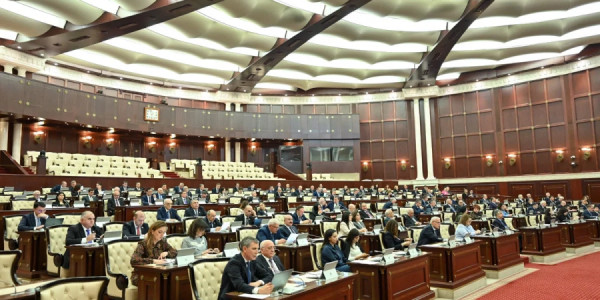 Parlamentdə təhlükəli mallarla bağlı tədbirlər dairəsinin müəyyənləşdirilməsi birinci oxunuşdan keçib
