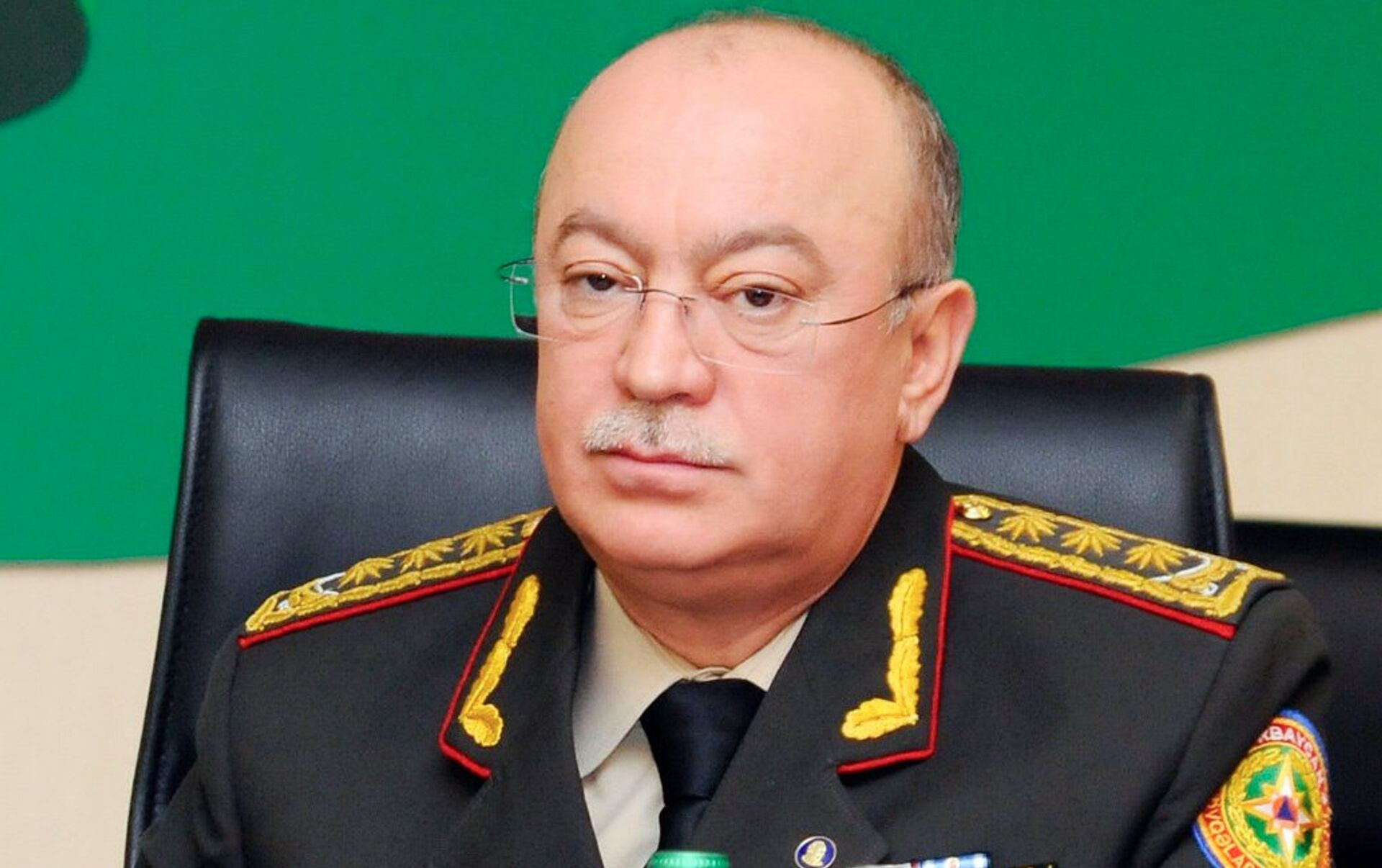 Nazir rəisi işdən azad etdi -