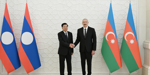 İlham Əliyevin Laos Prezidenti ilə geniş tərkibdə görüşü olub