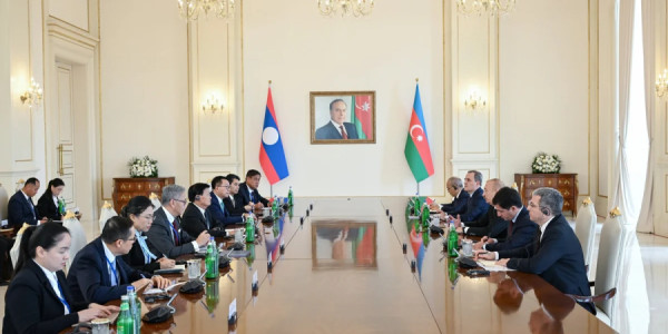 İlham Əliyevin Laos Prezidenti ilə geniş tərkibdə görüşü olub -