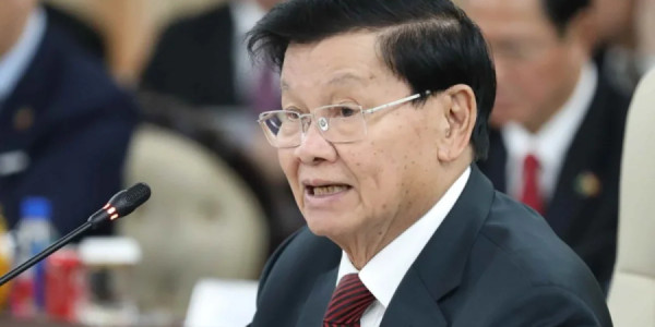 Laos Prezidenti Zəfər parkını ziyarət edib