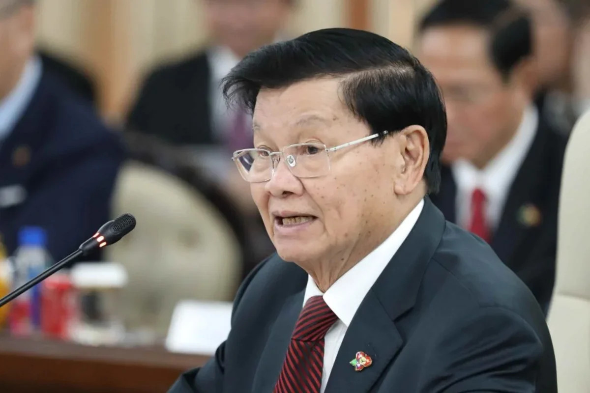 Laos Prezidenti Zəfər parkını ziyarət edib
