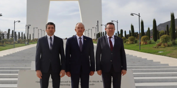 Belaruslu siyasətçilər Azərbaycana gəliblər