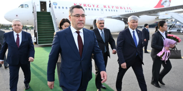 Qırğızıstan Prezidenti Azərbaycana səfərə gəlib