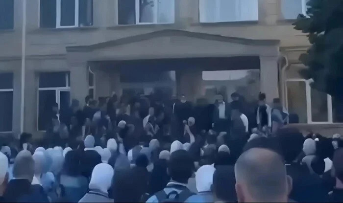 Məktəblərdəki təxribatlara görə saxlanılanlar haqda qərar...