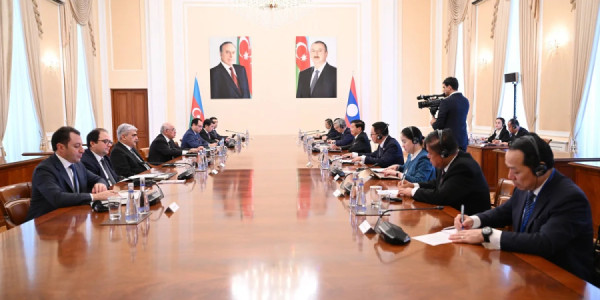 Əli Əsədov Laosun Prezidenti ilə ikitərəfli əməkdaşlığı müzakirə edib
