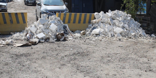 Beton maneələr, boş piştaxtalar, cavabsız suallar: