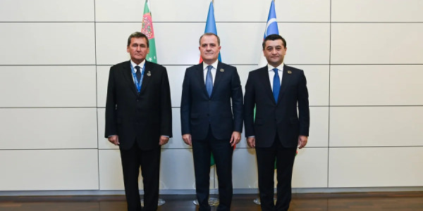 Azərbaycan-Türkmənistan-Özbəkistan üçtərəfli əməkdaşlığı müzakirə olunub