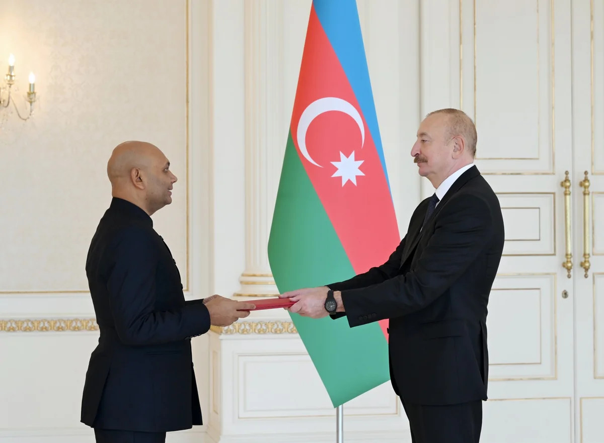 İlham Əliyev Hindistanın Azərbaycanda yeni təyin olunmuş səfirini qəbul edib