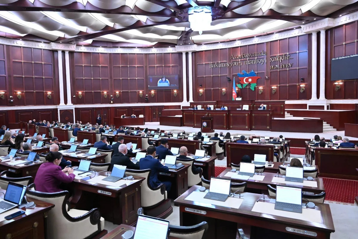 Milli Məclisin payız sessiyasının növbəti plenar iclası başlayıb, 12 məsələ müzakirə ediləcək