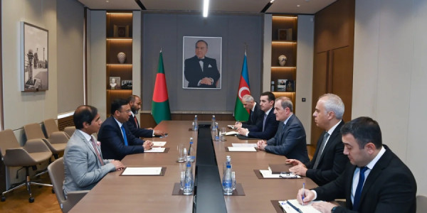 Ceyhun Bayramov banqladeşli həmkarı ilə əməkdaşlığın genişləndirilməsini müzakirə edib