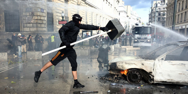 Parisdə nümayişlər gərginləşdi –