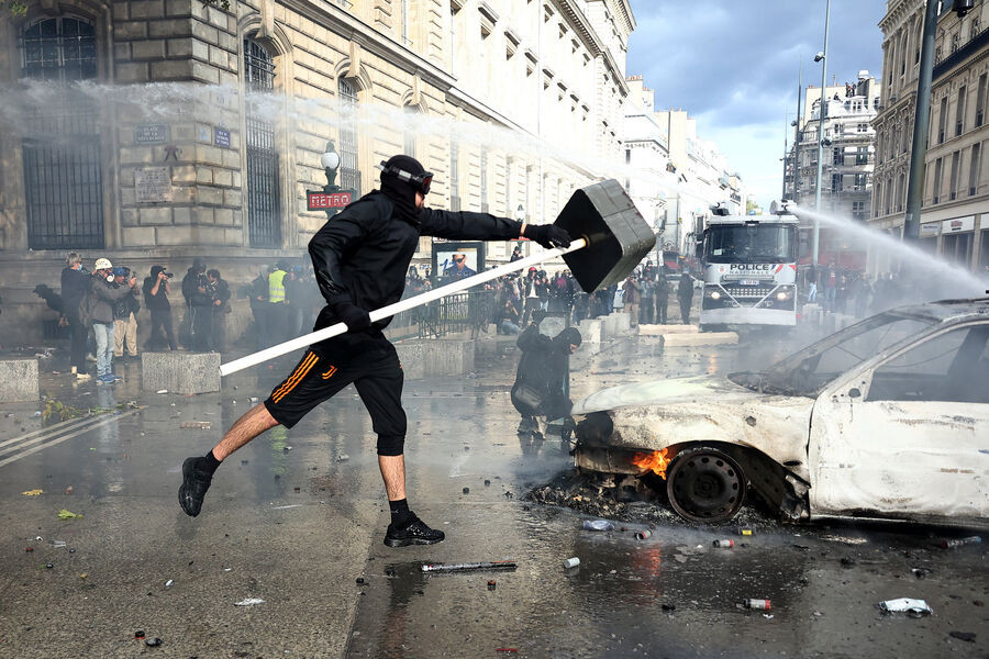 Parisdə nümayişlər gərginləşdi –