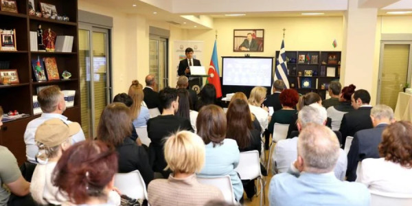 Fuad Muradov Yunanıstandakı Azərbaycan icması ilə görüşüb