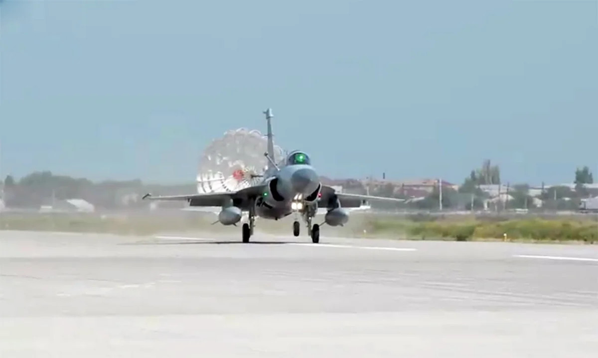 Azərbaycan və BƏƏ hərbi pilotları birgə təlimdə döyüş tapşırıqlarını dəqiqliklə yerinə yetiriblər