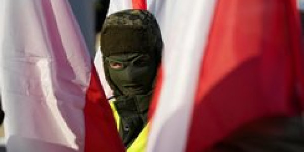 Polşada on minlərlə insan Konstitusiya Məhkəməsinin qarşısında etiraz edir