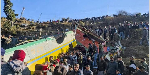 Hindistanda yük maşını zəvvarların üzərinə aşıb: 15 nəfər ölüb