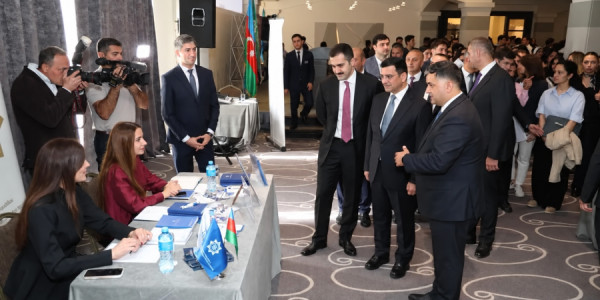 Dövlət Proqramı məzunları üçün karyera sərgisi keçirilib