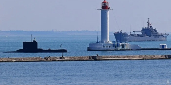 Rusiya ordusu Odessa limanına gedən quru yük gəmisini vurub