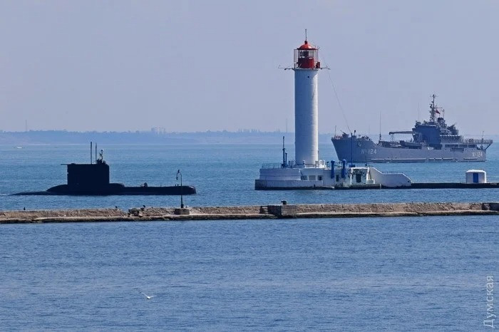 Rusiya ordusu Odessa limanına gedən quru yük gəmisini vurub