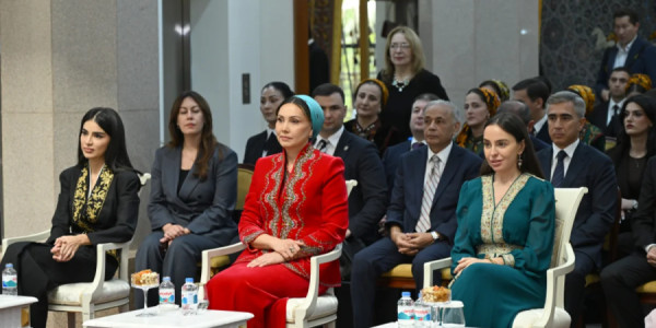 Leyla Əliyeva Aşqabadda Milli Türkmən Xalçası Muzeyində olub