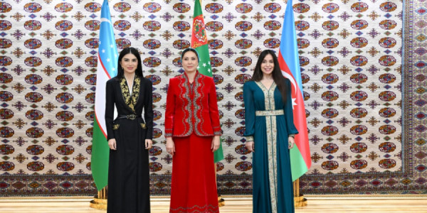 Aşqabadda Leyla Əliyevanın, Oğulcahan Atabayevanın və Saida Mirziyoyevanın üçtərəfli görüşü olub