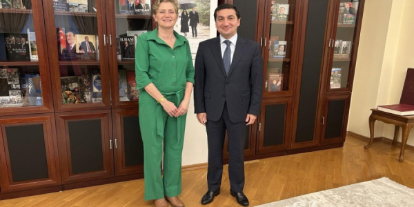 Niderland XİN rəhbərinin Azərbaycana səfəri Hikmət Hacıyevlə müzakirə olunub