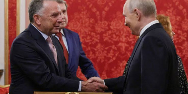 Uitkoff Putinlə görüş üçün Rusiyaya gedib