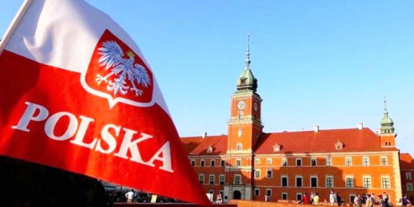 Polşa rusiyalı hakimi ölkədən çıxarır