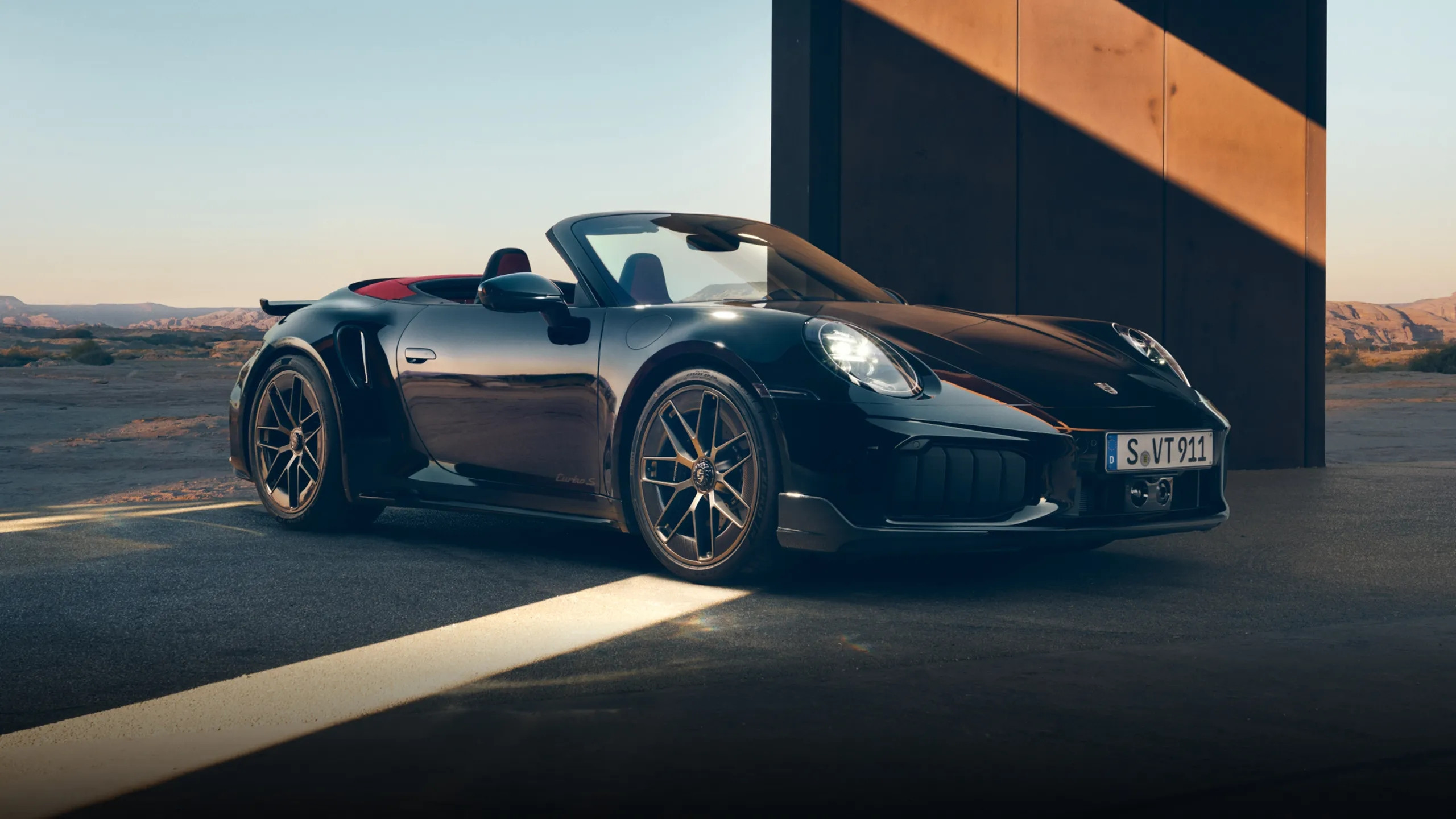 Porsche ənənə ilə texnologiya arasında necə seçim edir?