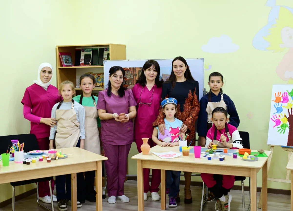 Leyla Əliyeva Səmərqənddə xüsusi qayğıya ehtiyacı olan uşaqlar üçün yaradılan mərkəzlərin fəaliyyəti ilə tanış olub