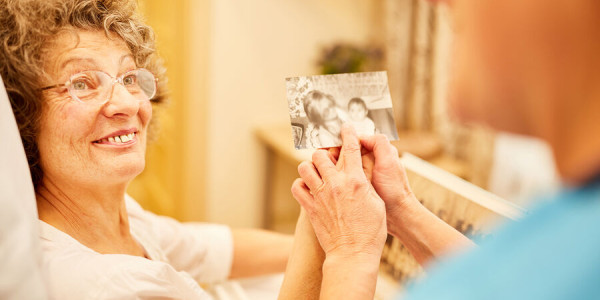 Alzheimer xəstəliyinin gedişini ləngidə bilən üsul sınaqdan keçirilib