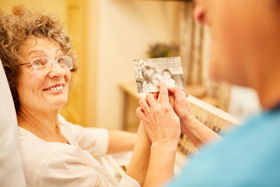 Alzheimer xəstəliyinin gedişini ləngidə bilən üsul sınaqdan keçirilib